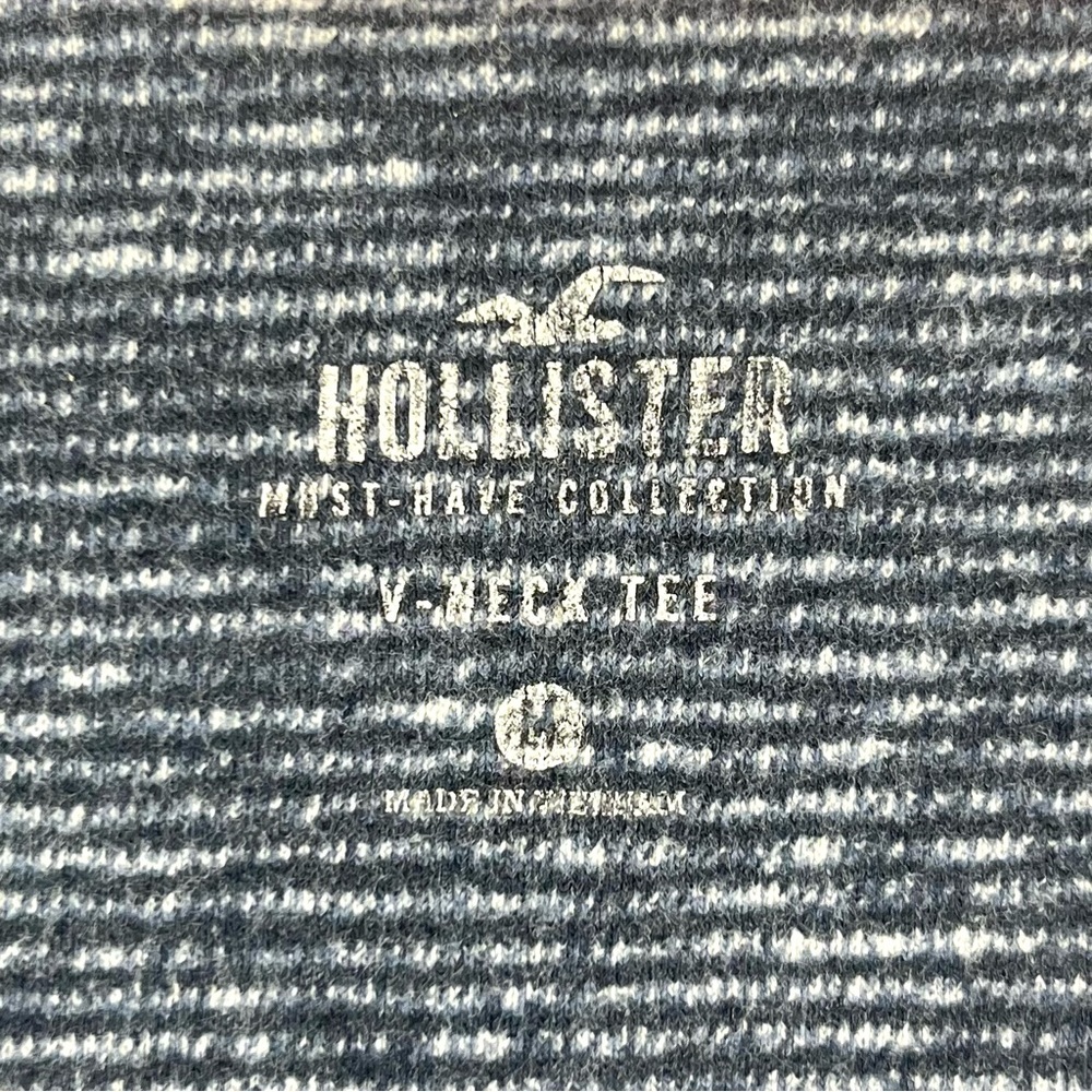 Hollister Co. Must-Have Navy Blue Stripe Icon V-Neck Tee - Picture 5 of 7